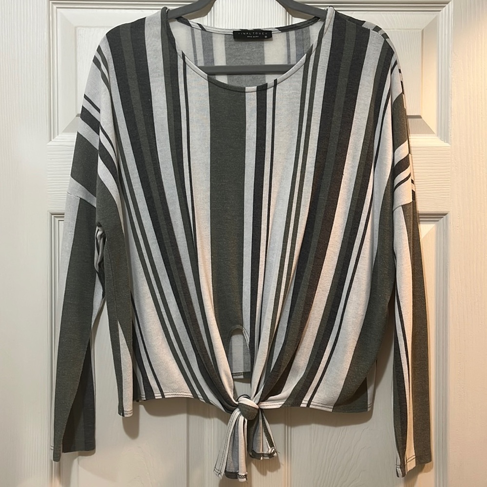 Long Sleeve Top with Tie in Front